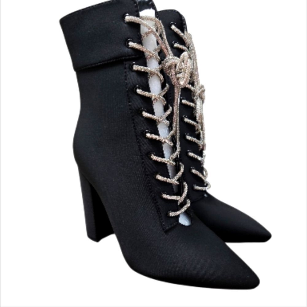 Azalea Wang Revolver Chunky Heel Boot In Black, NIB Size 8